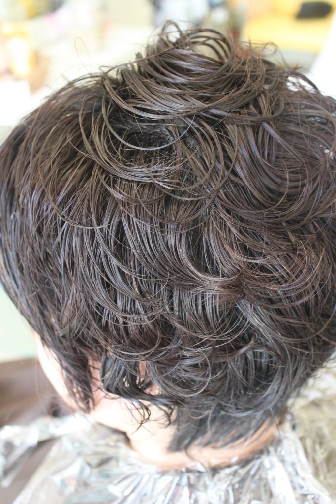 クリープパーマ ３Ｄヘア 「髪が重ならないようにスタイラー仕上げ」
